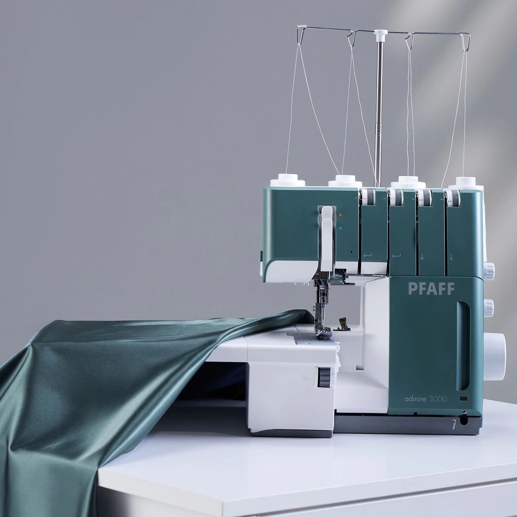 PFAFF Admire 3000 - Side